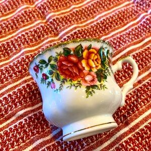 Sweet little English Garden Fine China tea cup. Good used condition.